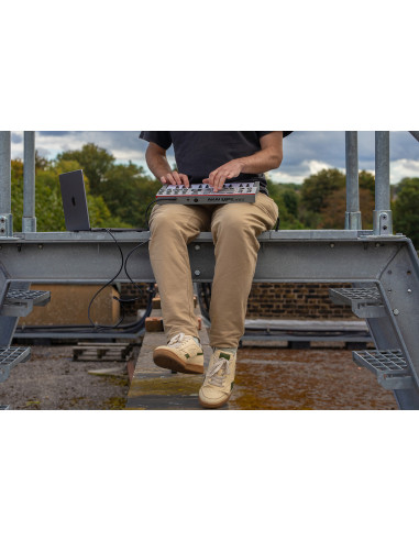 Akai - MPKMINI4-W - Terre de Son